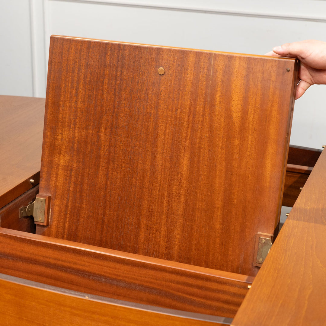 チーク材の木目が映えるオーバル天板が美しい エクステンション ダイニングテーブル /26A