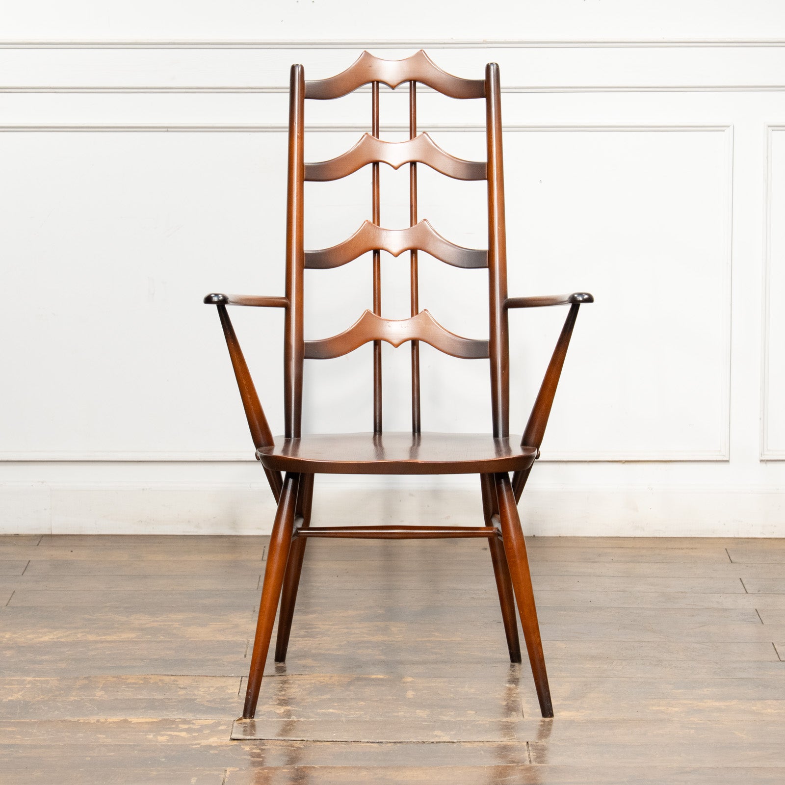 英国【ERCOL アーコール】背中をしっかり支えてくれる ラダーバック