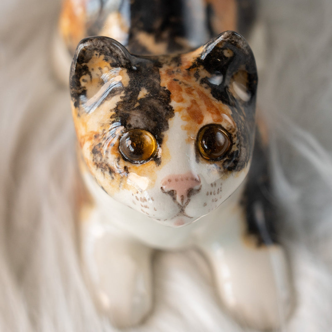 【Winstanley Cat ウィンスタンレイ キャット】今にも飛びかかりそうな躍動感あるフォルム キャリコ 三毛猫 /25L