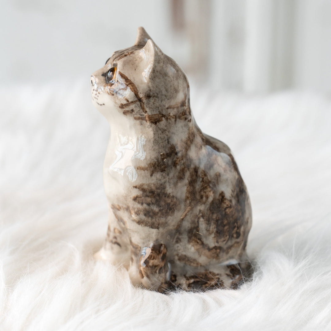 【Winstanley Cat ウィンスタンレイ キャット】胸元のモフっとした毛並みを表現 シルバータビー サバトラ猫 /25L-B