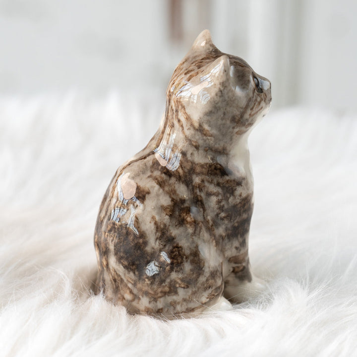 【Winstanley Cat ウィンスタンレイ キャット】胸元のモフっとした毛並みを表現 シルバータビー サバトラ猫 /25L-B