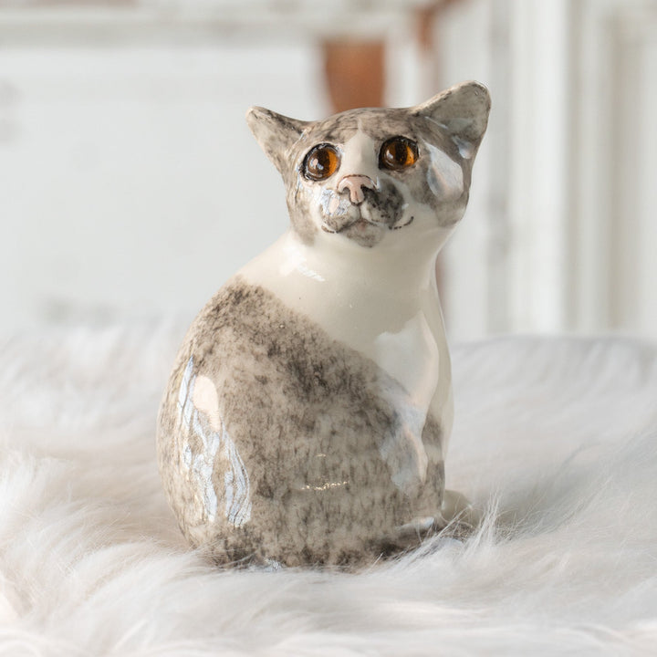 【Winstanley Cat ウィンスタンレイ キャット】振り返った物憂げな表情が印象的 ハートマーク バイカラー ブチ猫 /25L