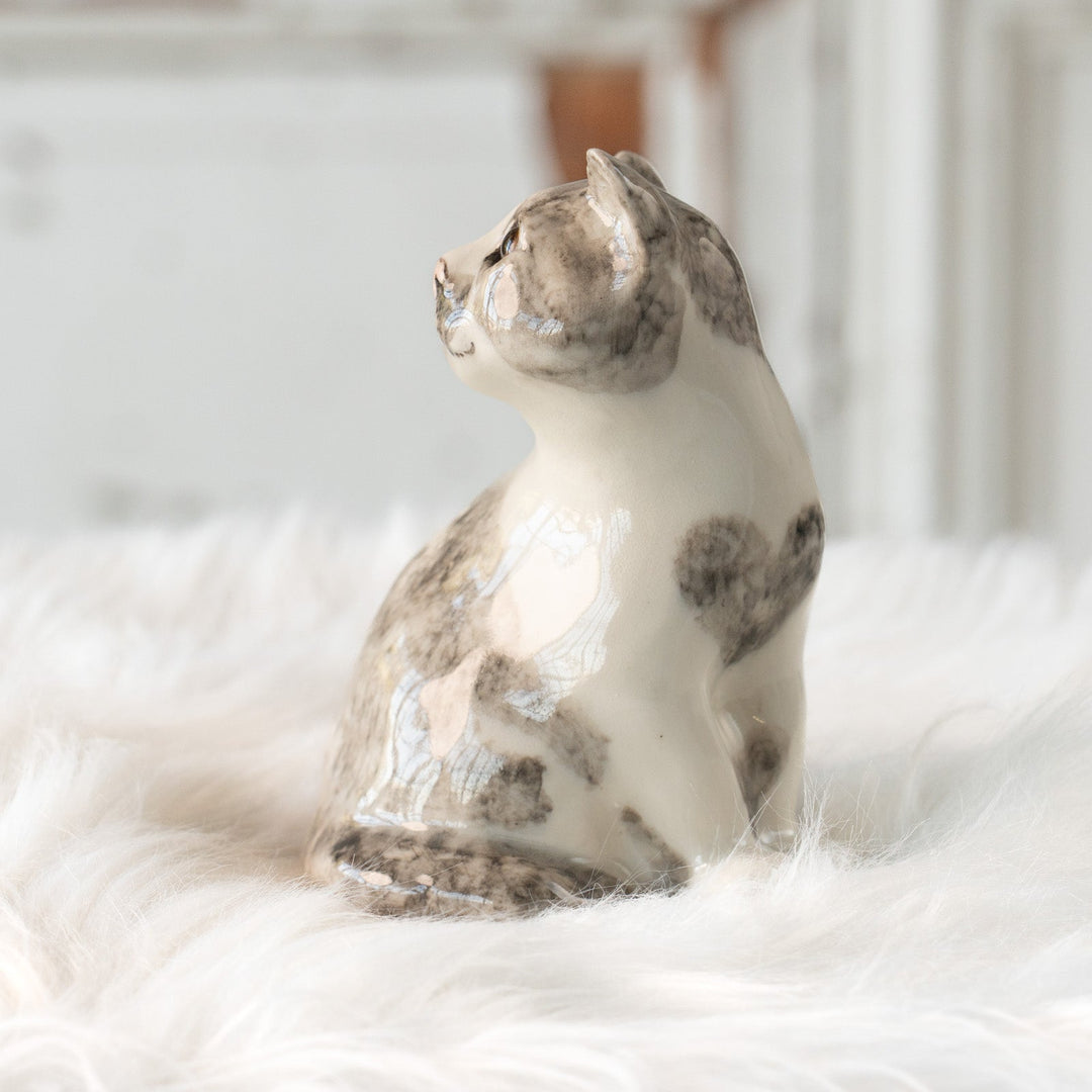 【Winstanley Cat ウィンスタンレイ キャット】振り返った物憂げな表情が印象的 ハートマーク バイカラー ブチ猫 /25L