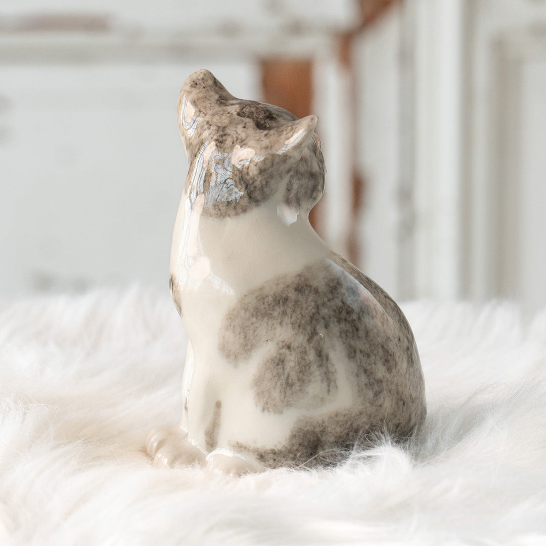 【Winstanley Cat ウィンスタンレイ キャット】振り返った物憂げな表情が印象的 ハートマーク バイカラー ブチ猫 /25L