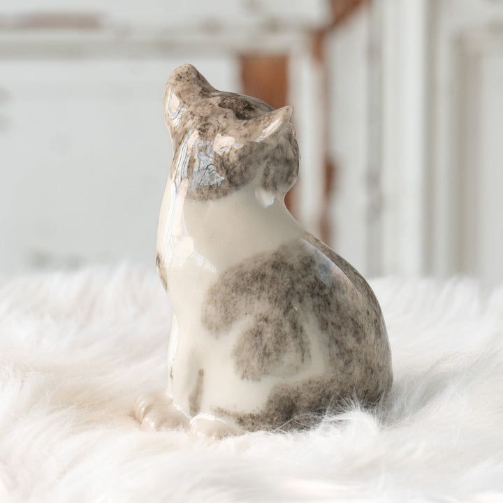 【Winstanley Cat ウィンスタンレイ キャット】振り返った物憂げな表情が印象的 ハートマーク バイカラー ブチ猫 /25L