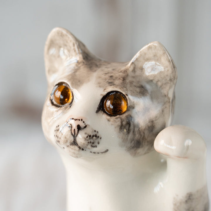 【Winstanley Cat ウィンスタンレイ キャット】招き猫を思わせるフォルムが印象的  ハートマーク バイカラー ブチ猫 /25L
