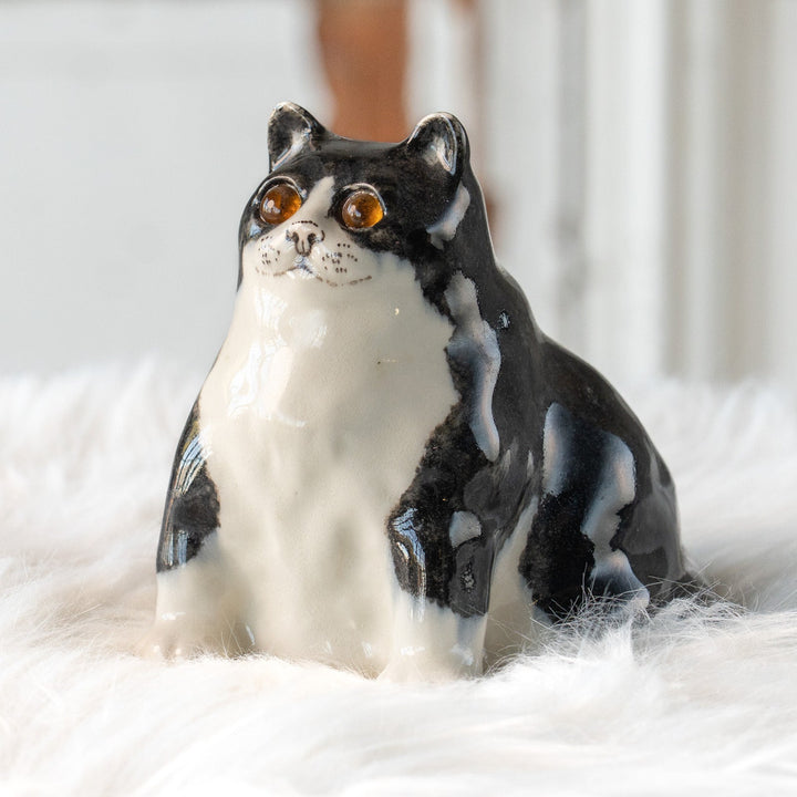 【Winstanley Cat ウィンスタンレイ キャット】首元までたぷたぷの重厚感あるフォルム タキシード 白黒猫 /25L