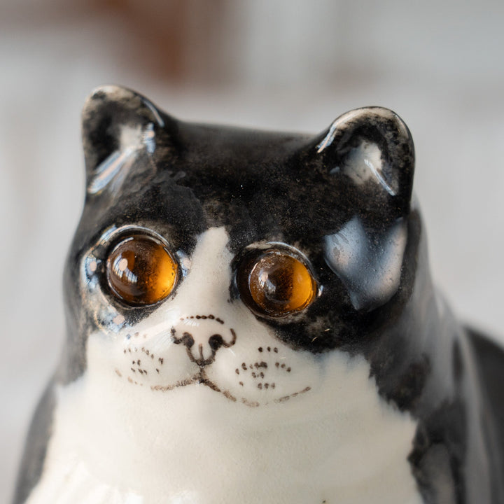 【Winstanley Cat ウィンスタンレイ キャット】首元までたぷたぷの重厚感あるフォルム タキシード 白黒猫 /25L