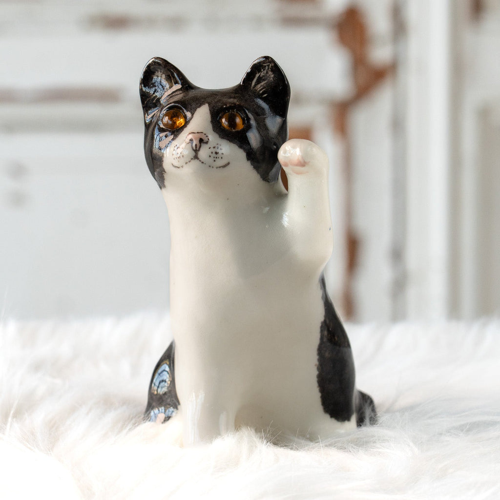 Winstanley Cat ウィンスタンレイ キャット】招き猫を思わせるフォルム