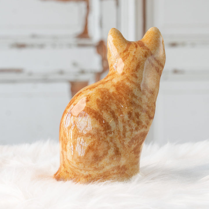 【Winstanley Cat ウィンスタンレイ キャット】座ってこちらを見つめる表情が愛らしい ジンジャー 茶トラ猫 /25L