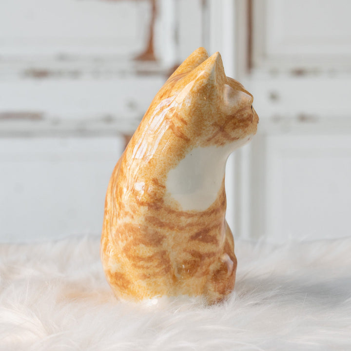 【Winstanley Cat ウィンスタンレイ キャット】座ってこちらを見つめる表情が愛らしい ジンジャー 茶トラ猫 /25L
