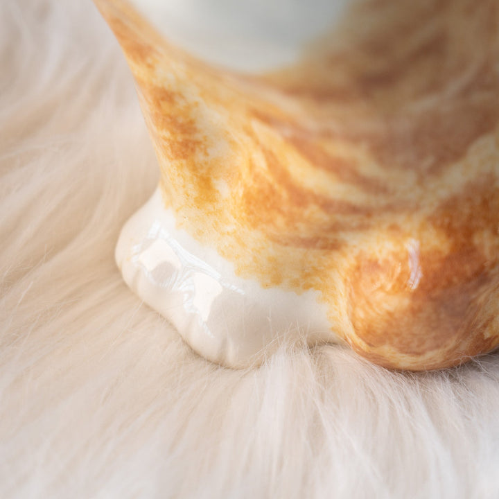 【Winstanley Cat ウィンスタンレイ キャット】座ってこちらを見つめる表情が愛らしい ジンジャー 茶トラ猫 /25L