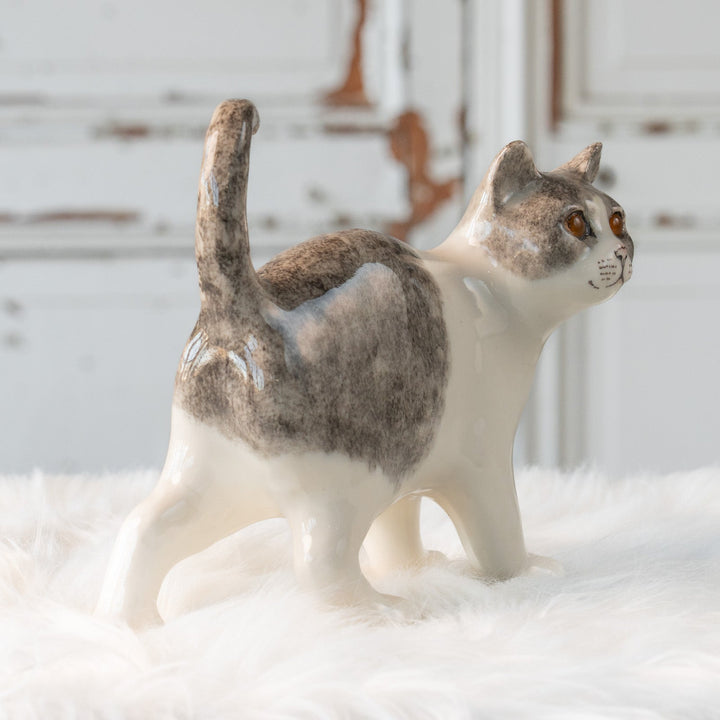 【Winstanley Cat ウィンスタンレイ キャット】丸い顔にくるんとした尻尾がチャーミング バイカラー ブチ猫 /25L