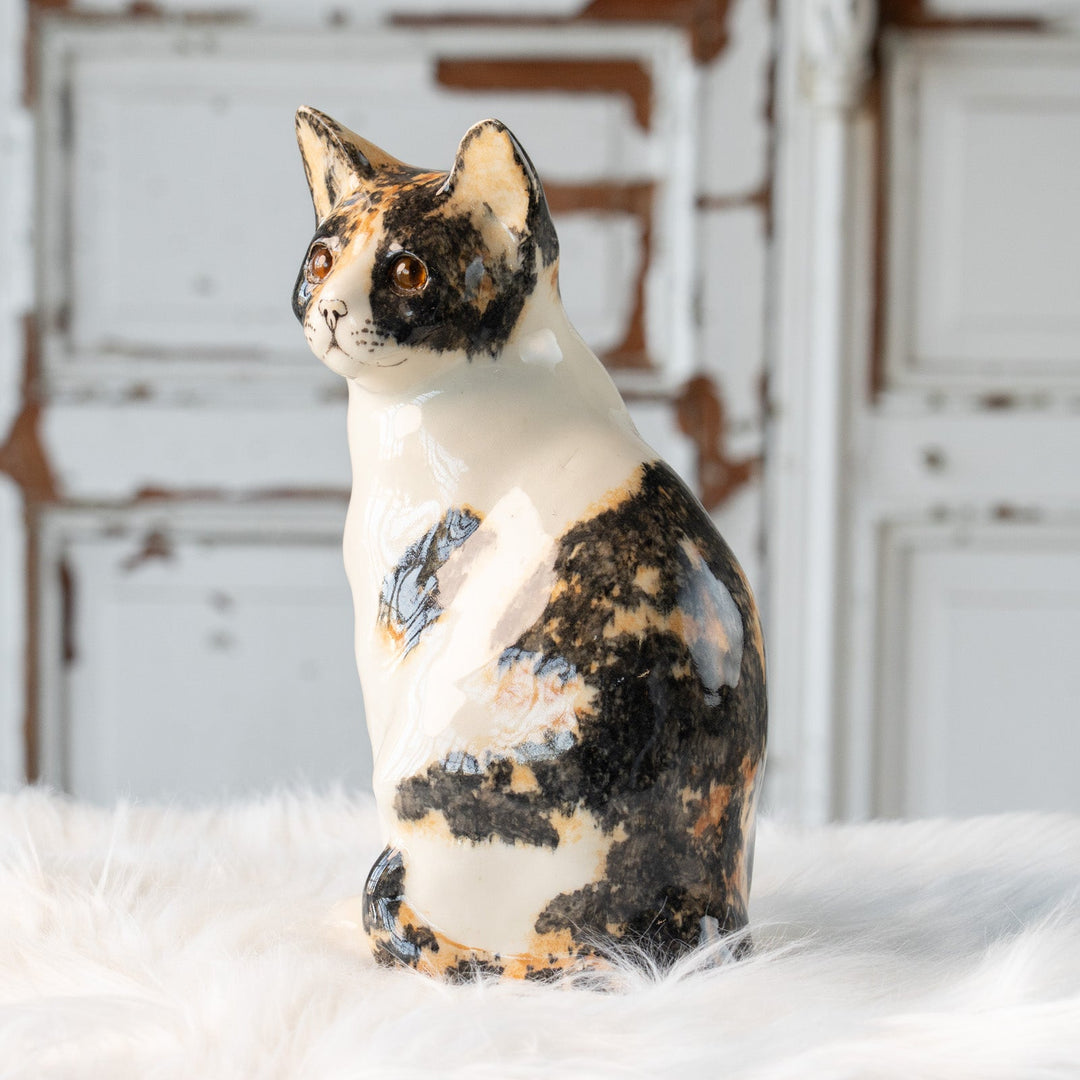 【Winstanley Cat ウィンスタンレイ キャット】おすまし顔でこちらを見つめる キャリコ 三毛猫 /25L