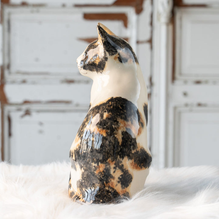 【Winstanley Cat ウィンスタンレイ キャット】おすまし顔でこちらを見つめる キャリコ 三毛猫 /25L