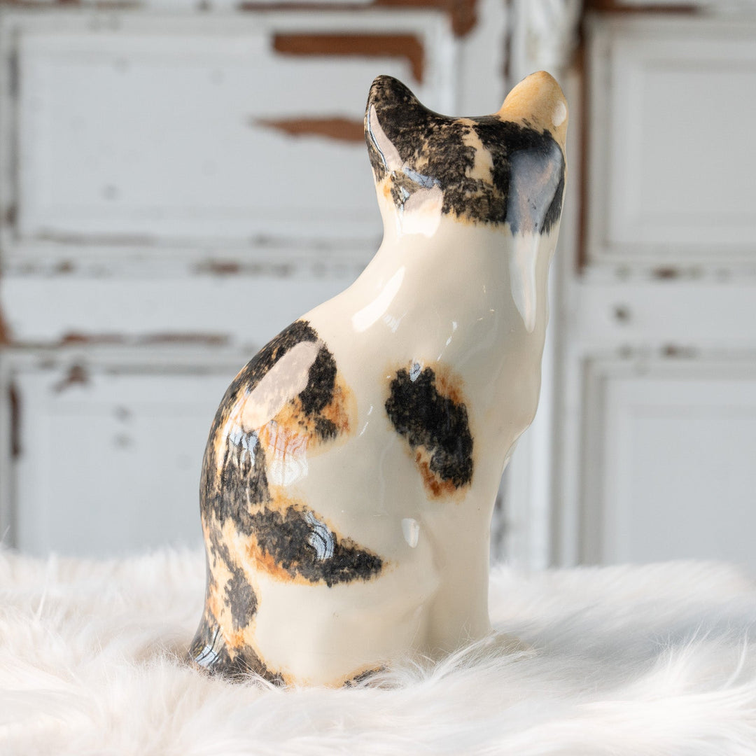 【Winstanley Cat ウィンスタンレイ キャット】おすまし顔でこちらを見つめる キャリコ 三毛猫 /25L