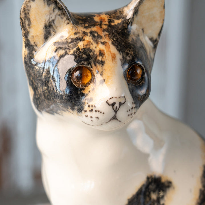 【Winstanley Cat ウィンスタンレイ キャット】おすまし顔でこちらを見つめる キャリコ 三毛猫 /25L