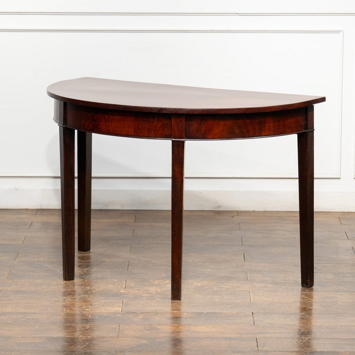 シンプルでスッキリとしたフォルムがお部屋に馴染む ハーフムーンスタイル コンソールテーブル /26A