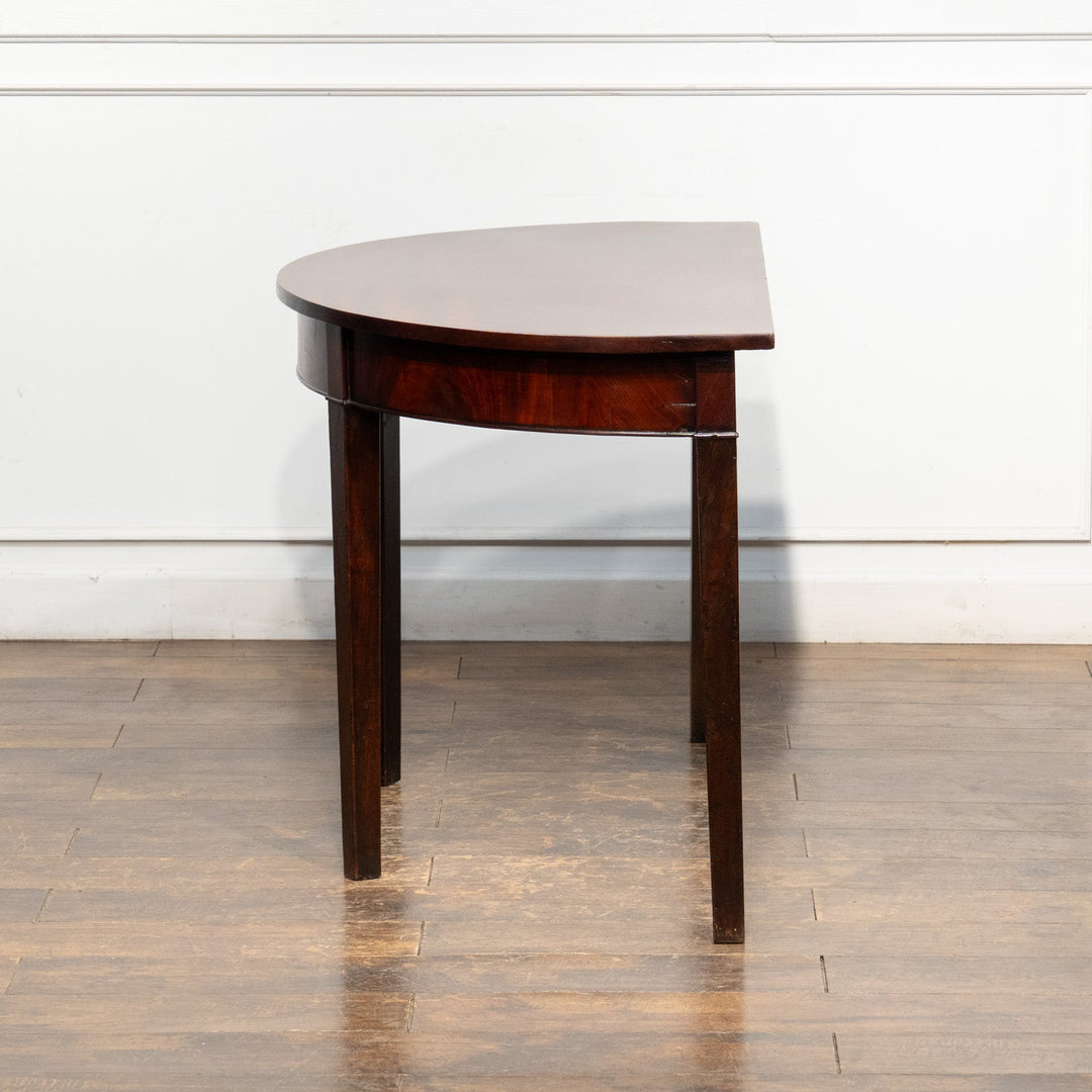 シンプルでスッキリとしたフォルムがお部屋に馴染む ハーフムーンスタイル コンソールテーブル /26A