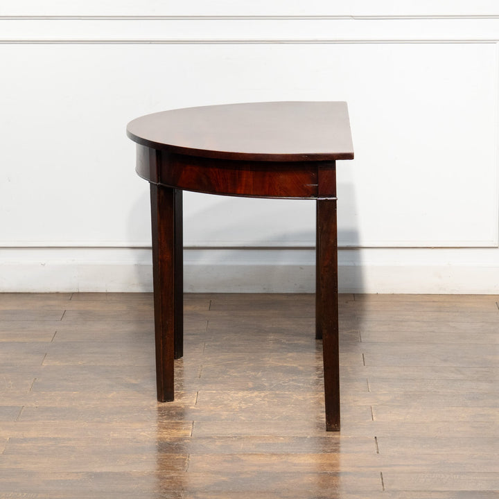 シンプルでスッキリとしたフォルムがお部屋に馴染む ハーフムーンスタイル コンソールテーブル /26A