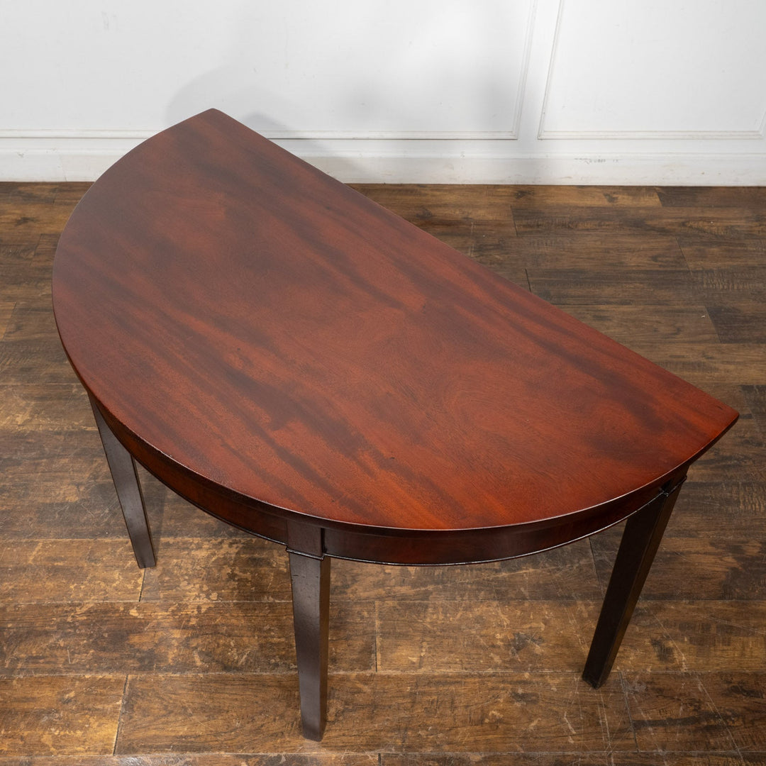 シンプルでスッキリとしたフォルムがお部屋に馴染む ハーフムーンスタイル コンソールテーブル /26A