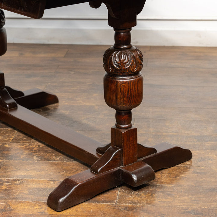 幕板のルネット装飾や美しいバルボスレッグが魅力 オーク ドローリーフ 伸長式ダイニングテーブル /26A