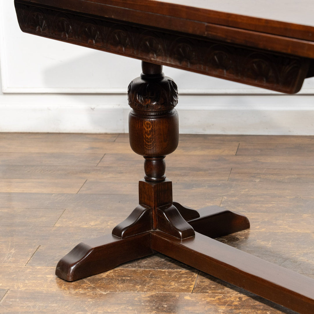 幕板のルネット装飾や美しいバルボスレッグが魅力 オーク ドローリーフ 伸長式ダイニングテーブル /26A