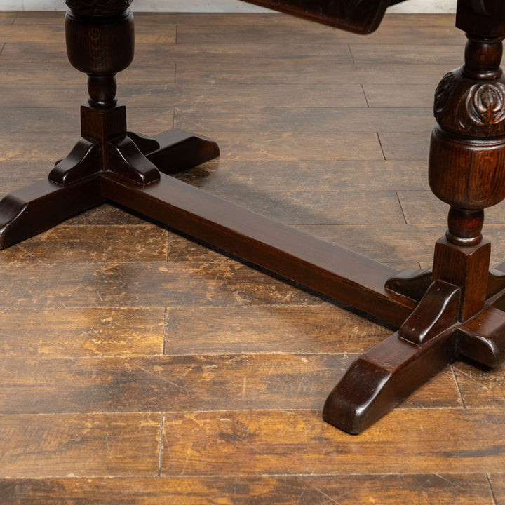 幕板のルネット装飾や美しいバルボスレッグが魅力 オーク ドローリーフ 伸長式ダイニングテーブル /26A