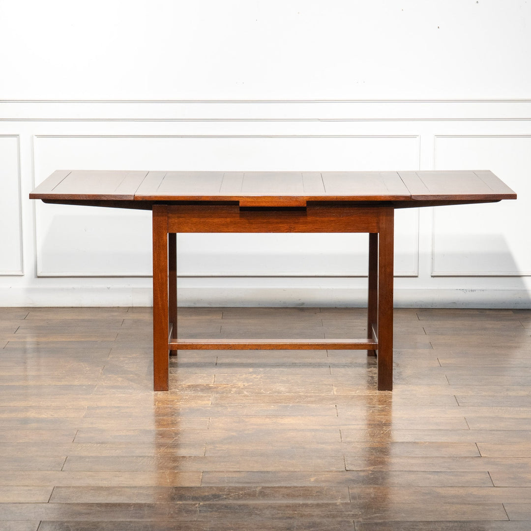 かっちりとした直線的なフォルムが特徴 オーク ドローリーフテーブル /26A