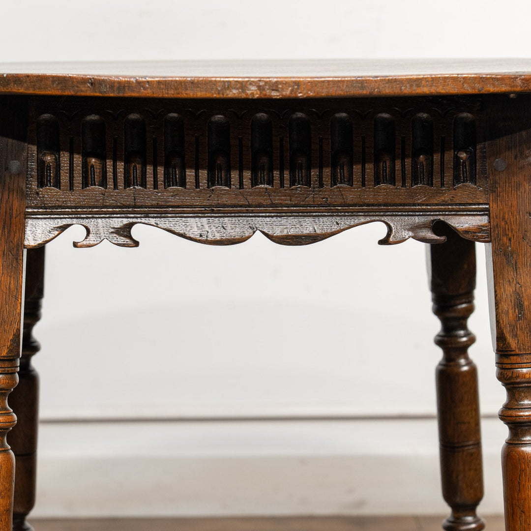 幕板のな彫刻や挽き物装飾がエレガント オーク ラウンド パブテーブル /26A