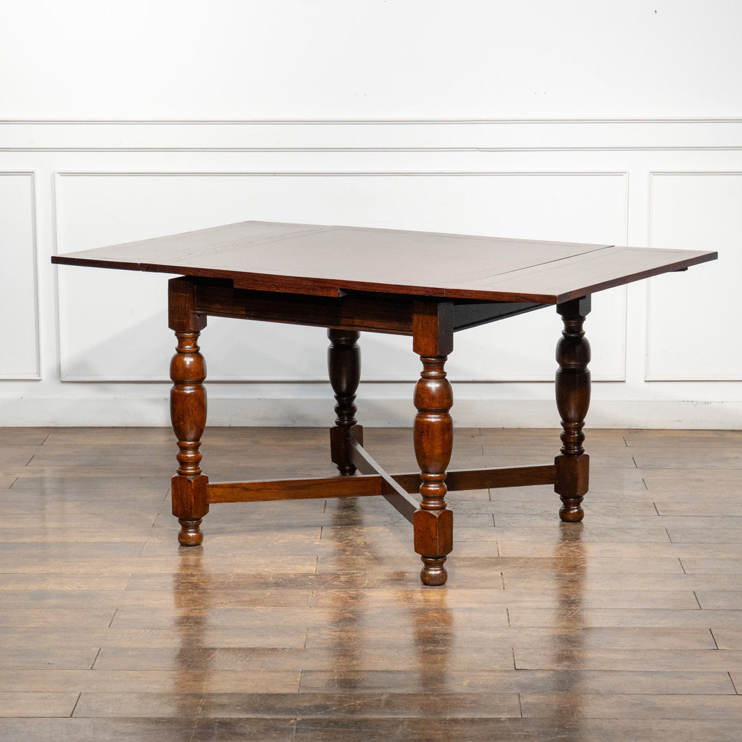 深いブラウンの色味に上品なバルボスレッグがマッチした オーク ドローリーフ 伸長式ダイニングテーブル /26A