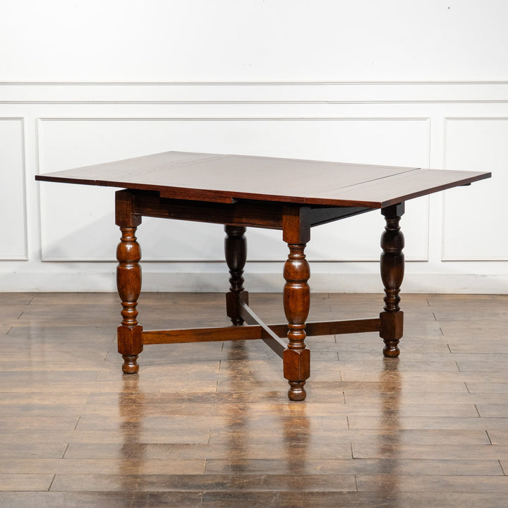 深いブラウンの色味に上品なバルボスレッグがマッチした オーク ドローリーフ 伸長式ダイニングテーブル /26A