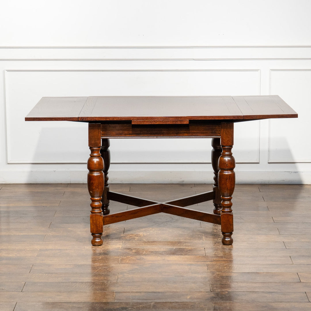 深いブラウンの色味に上品なバルボスレッグがマッチした オーク ドローリーフ 伸長式ダイニングテーブル /26A