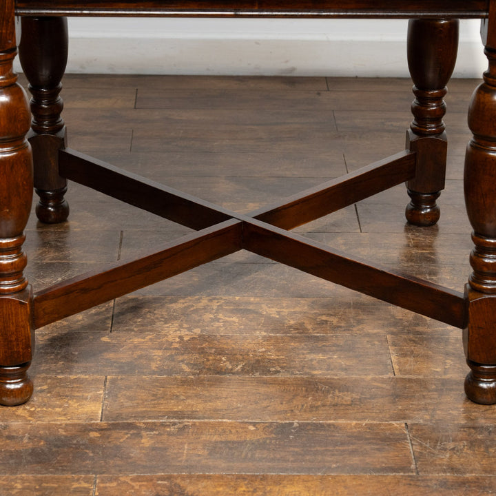 深いブラウンの色味に上品なバルボスレッグがマッチした オーク ドローリーフ 伸長式ダイニングテーブル /26A