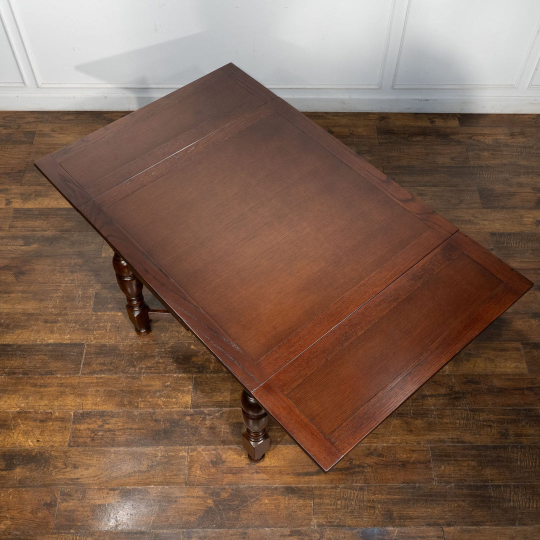 深いブラウンの色味に上品なバルボスレッグがマッチした オーク ドローリーフ 伸長式ダイニングテーブル /26A