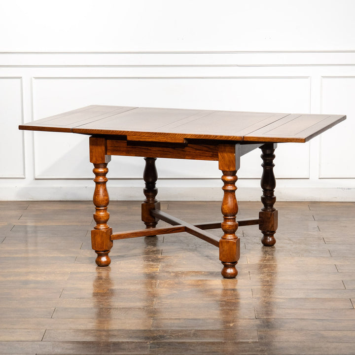 力強い挽き物装飾が重厚さを感じる ドローリーフ 伸長式ダイニングテーブル /26A