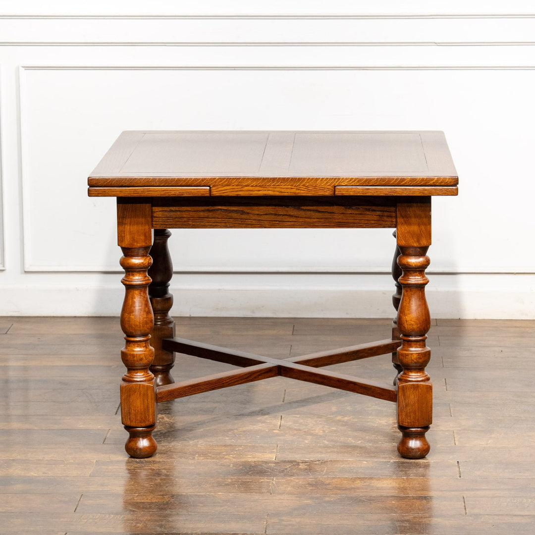 力強い挽き物装飾が重厚さを感じる ドローリーフ 伸長式ダイニングテーブル /26A