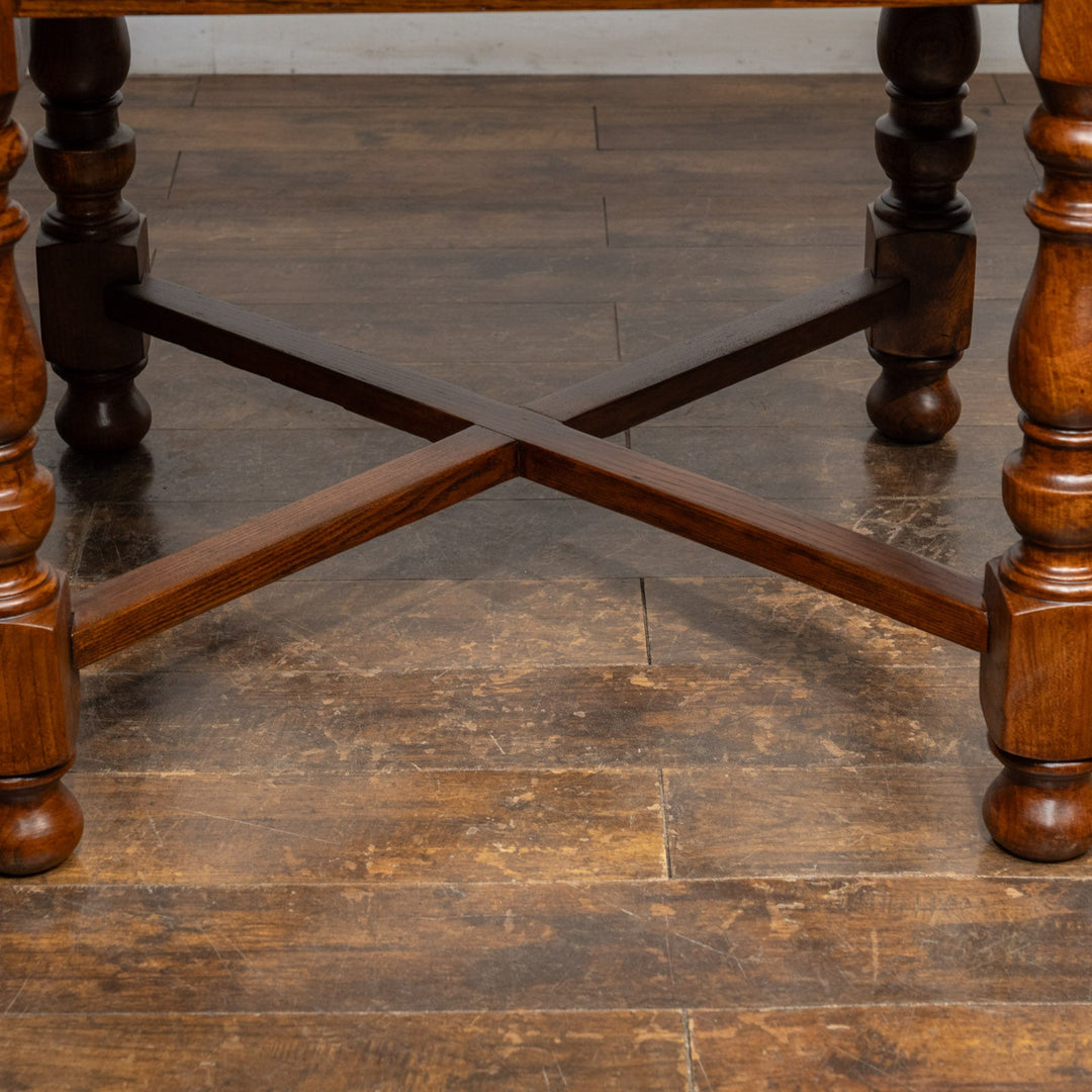 力強い挽き物装飾が重厚さを感じる ドローリーフ 伸長式ダイニングテーブル /26A