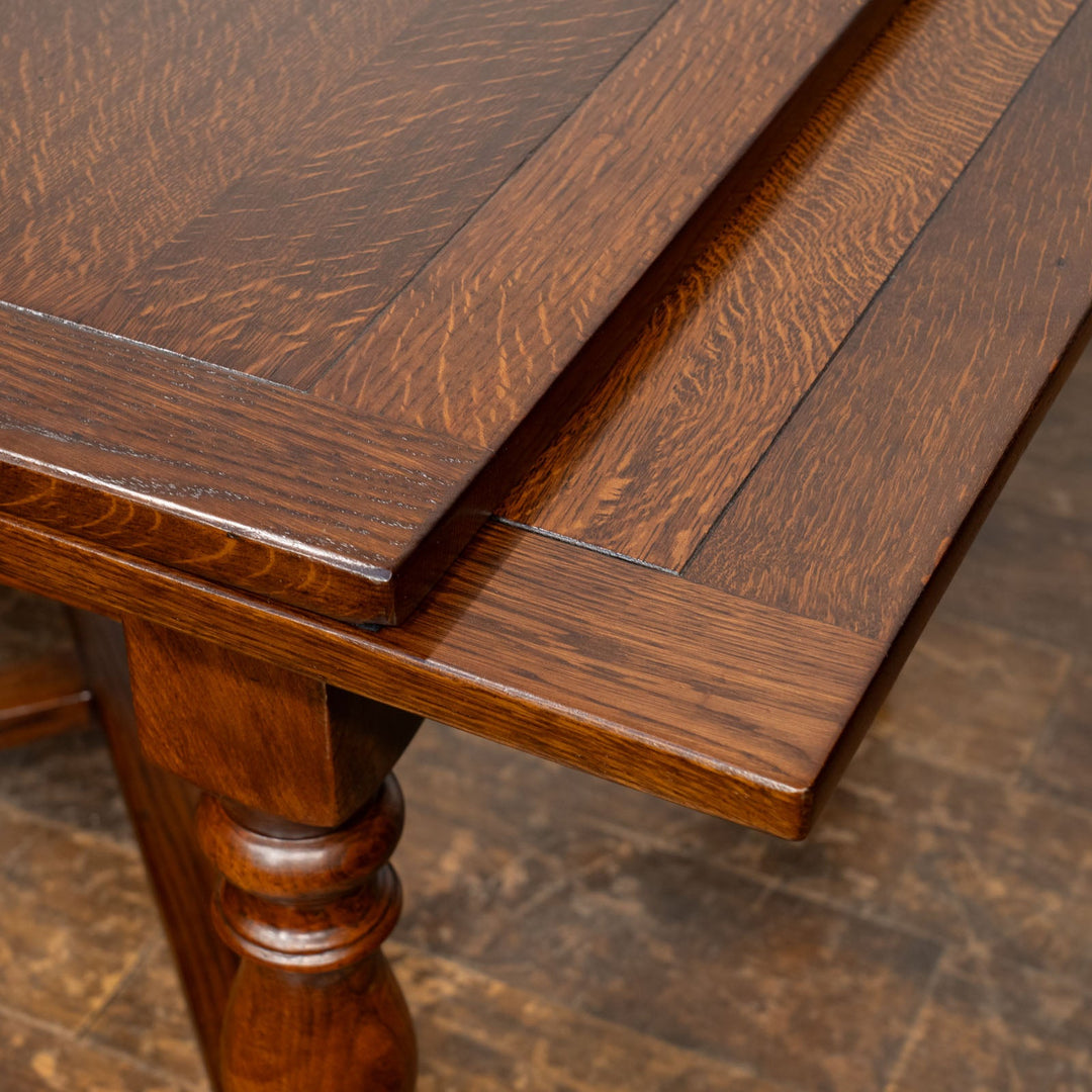 力強い挽き物装飾が重厚さを感じる ドローリーフ 伸長式ダイニングテーブル /26A