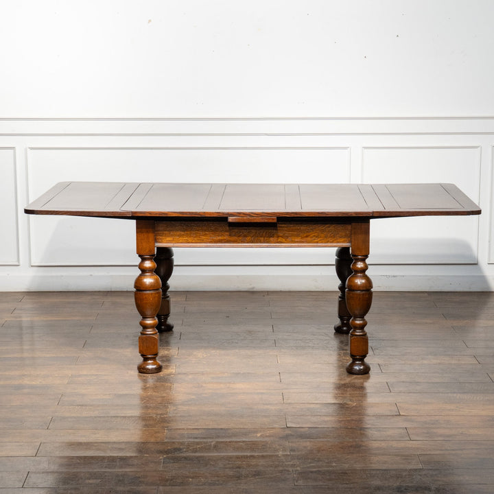 ボリュームのある独特なバルボスレッグが特徴的 ドローリーフ 伸長式ダイニングテーブル /26A