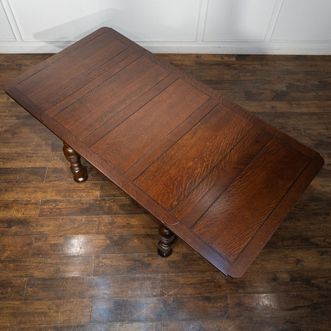 ボリュームのある独特なバルボスレッグが特徴的 ドローリーフ 伸長式ダイニングテーブル /26A