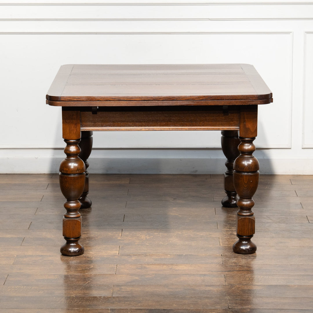 ボリュームのある独特なバルボスレッグが特徴的 ドローリーフ 伸長式ダイニングテーブル /26A