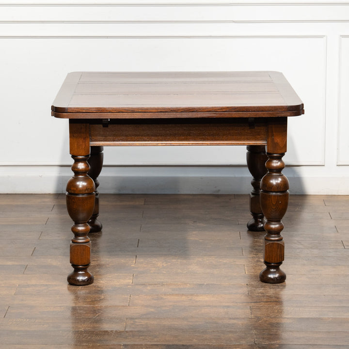 ボリュームのある独特なバルボスレッグが特徴的 ドローリーフ 伸長式ダイニングテーブル /26A