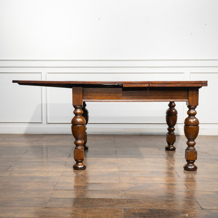 ボリュームのある独特なバルボスレッグが特徴的 ドローリーフ 伸長式ダイニングテーブル /26A