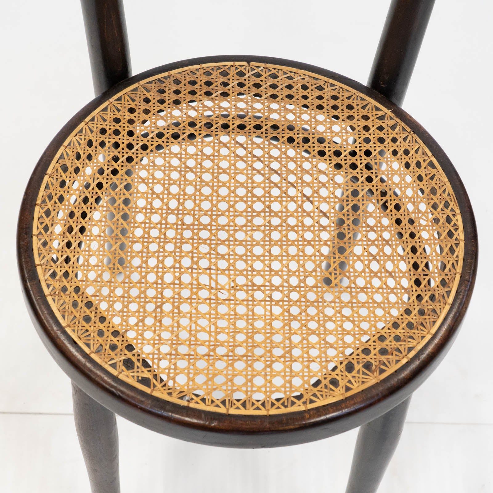 THONET トーネット】シンプルな背もたれとラタンシートの座面が軽やか