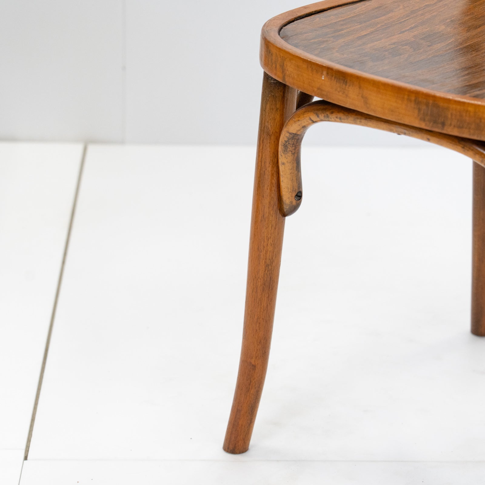 THONET トーネット】ナチュラルな木の風合いと温もりあるデザインが