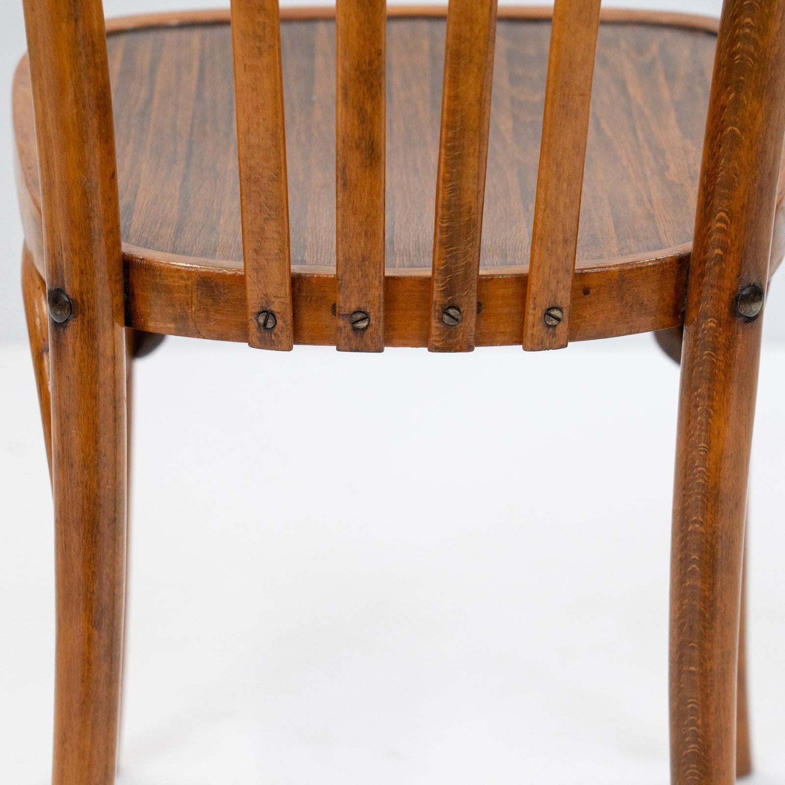 THONET トーネット】ナチュラルな木の風合いと温もりあるデザインが