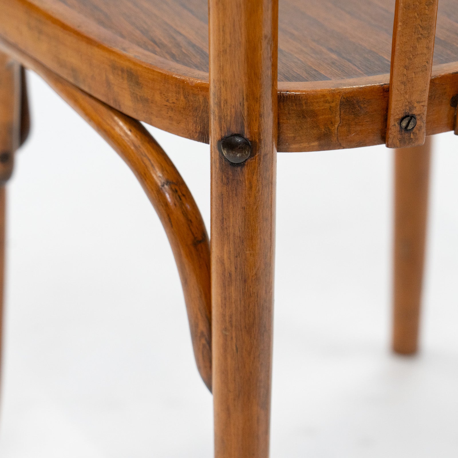 THONET トーネット】ナチュラルな木の風合いと温もりあるデザインが
