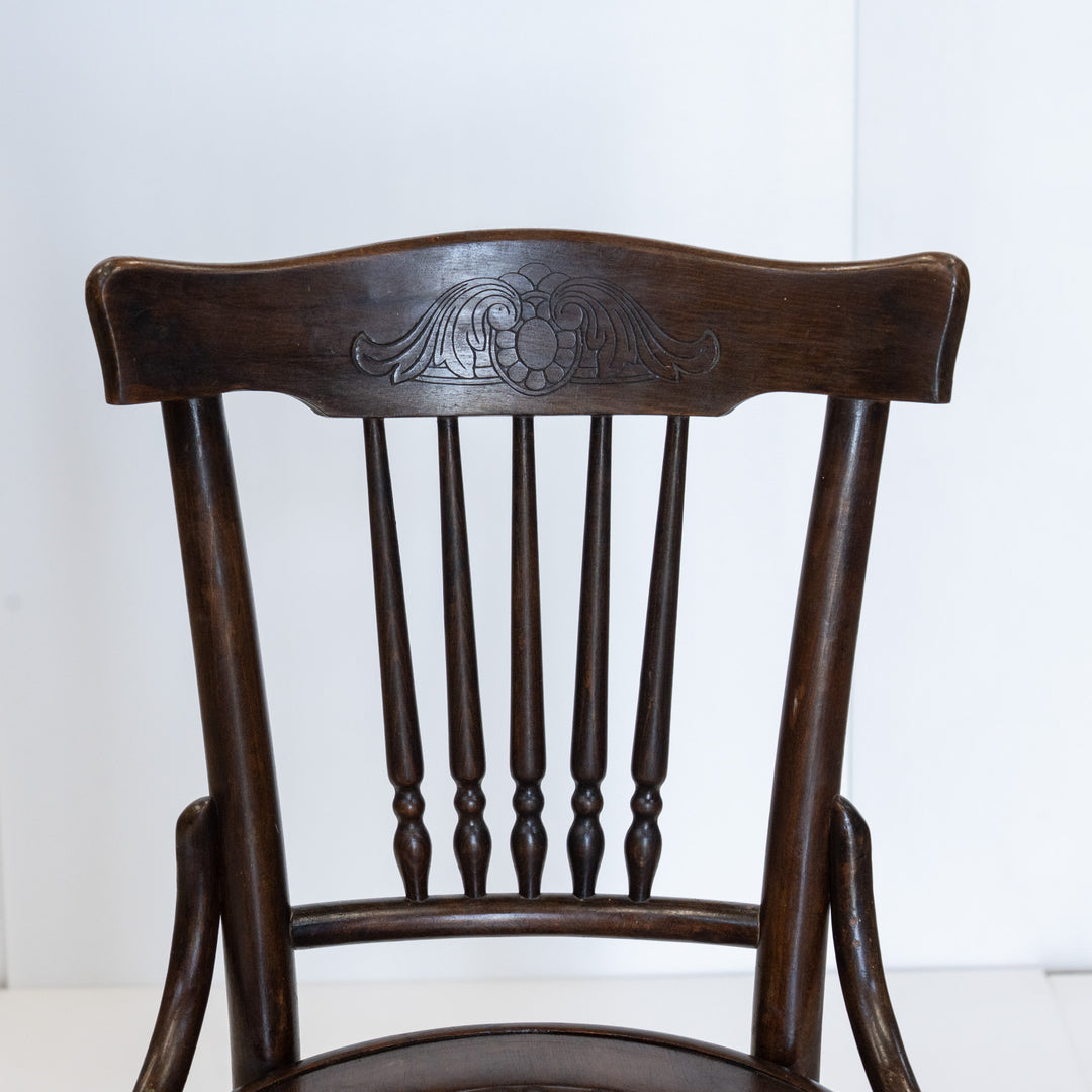 【FISCHEL フィッシェル】重厚感と愛らしさを兼ね備えた ビーチ スピンドルバック ベントウッドチェア /26A-5