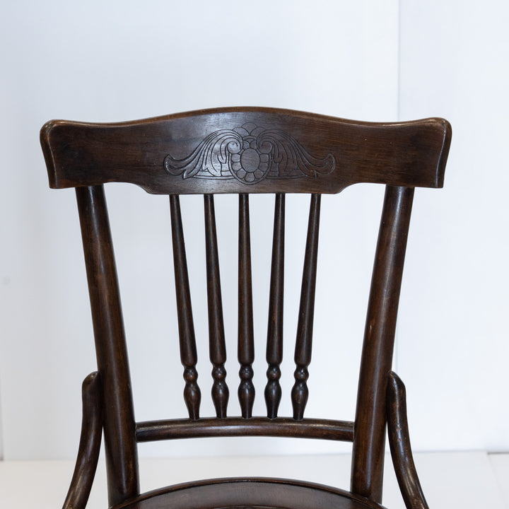 【FISCHEL フィッシェル】重厚感と愛らしさを兼ね備えた ビーチ スピンドルバック ベントウッドチェア /26A-5